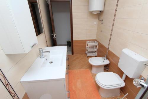 Apartments Dujmović - image 4