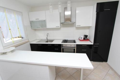 Apartments Dujmović - image 6