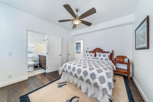 The White House with spa, bikes and steps to the beach and down town main street shops and dining The White House with spa, bikes and steps to the beach and down town main street shops and dining