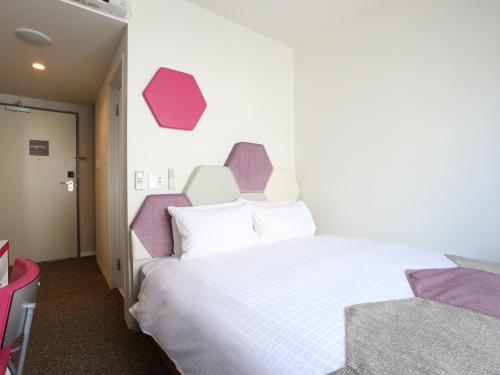 Standard Double Room - Smoking image 10