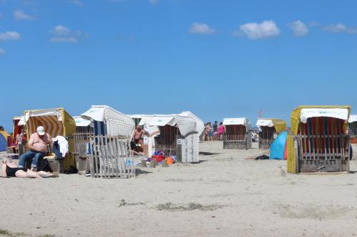 Ferienhaus Abbi mit Schwimmbad und Fitness für 8 Personen, Strand, Norddeich