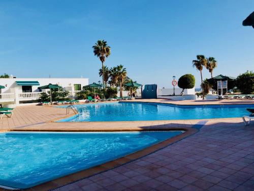 Apartment Florencia with Pool & Wifi in Puerto del Carmen - image 2