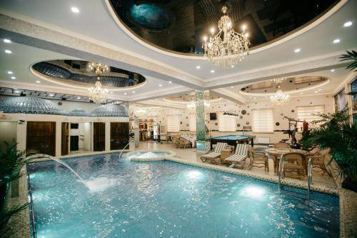 Swimming pool, Hotel KARAVAN in Urgench