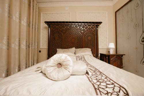 1 king bed, 2 twin beds
