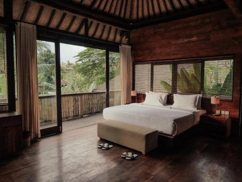 Three-Bedroom Private Pool Villa with Complimentary Access to Titi Batu Sports Club image 4