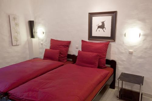 2 twin beds, 1 sofa bed
