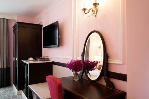 Sara's Hotel – Bangkok, NY