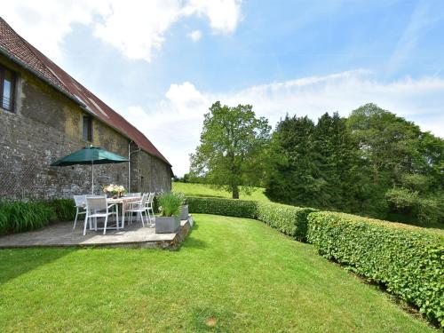 Charming holiday home in a green setting