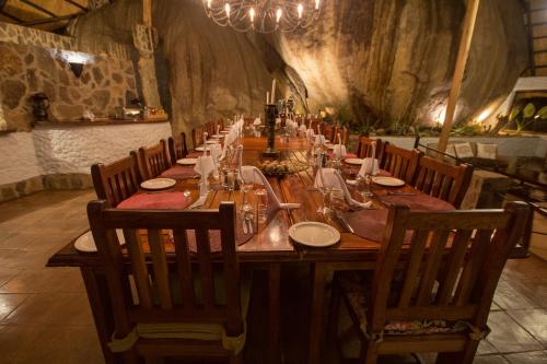 Faciliteiten, Big Cave Camp in Matopos