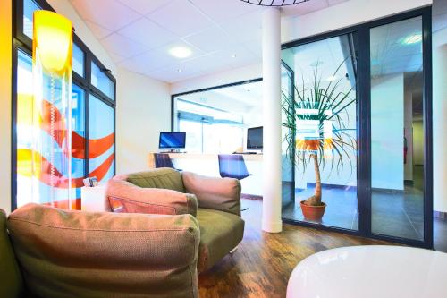 Bar/ Salón, Hotel Confort La Rochelle Centre les Minimes in La Rochelle