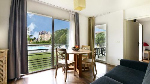 Vacanceole - Le Domaine du Chateau - La Rochelle / Ile de Re Stop at Résidence MMV Le Domaine du Château to discover the wonders of Lagord. The property features a wide range of facilities to make your stay a pleasant experience. Facilities like facilities fo