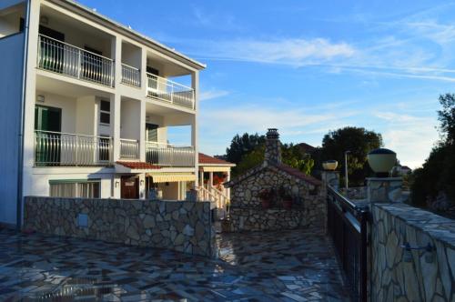 Apartment in Vinišce with Balcony, Air condition, WIFI, Washing machine (4753-2)