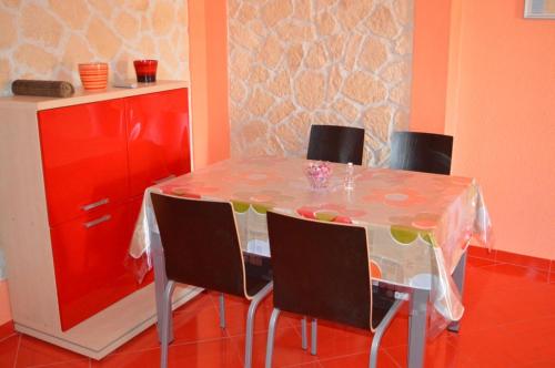 Apartment in Vinišce with Balcony, Air condition, WIFI, Washing machine (4753-2)