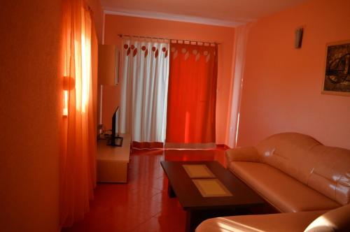 Apartment in Vinišce with Balcony, Air condition, WIFI, Washing machine (4753-2)