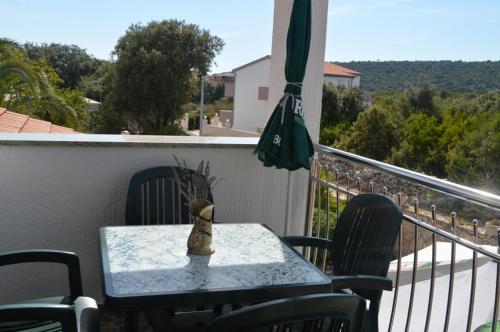 Apartment in Vinišce with Balcony, Air condition, WIFI, Washing machine (4753-2)