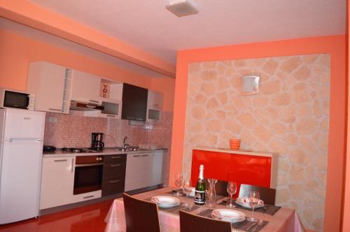 Apartment in Vinišce with Balcony, Air condition, WIFI, Washing machine (4753-2)