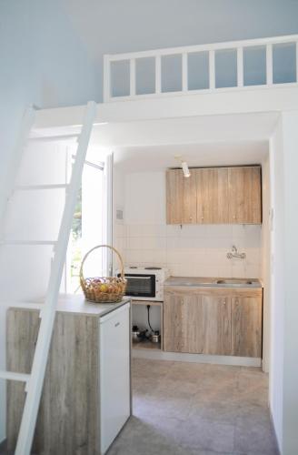 virtuve, Heracles Guesthouse in Rovies