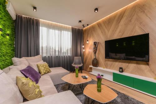 Urban Eden - LUX & STYLE, 2-Bedroom, 2-Bathroom Room Type - Deluxe Apartment