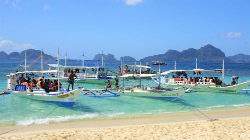 ロロ オヨン エル ニド ペンション ハウス