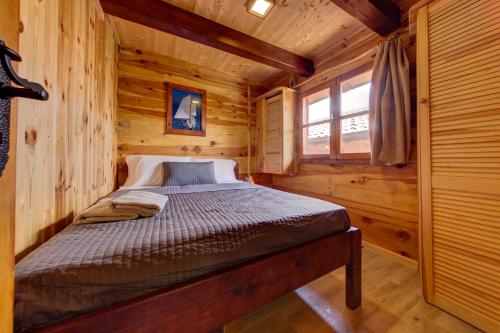 2 bedrooms, 3 beds