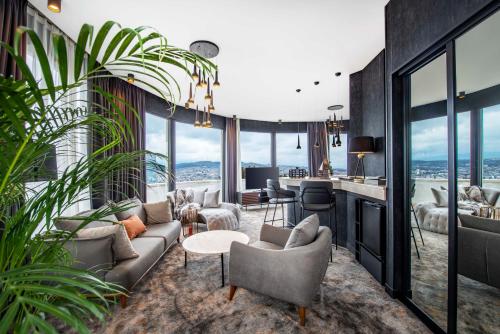 Suite, executive