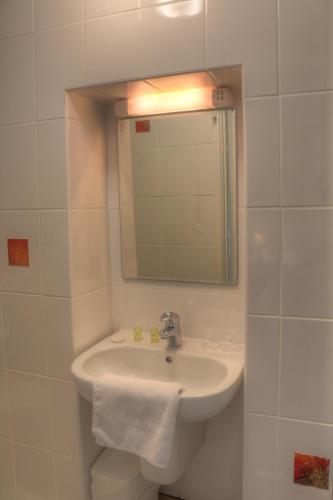 2 twin beds