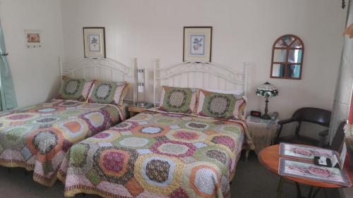 Midway Lodging Room Type - Queen Room