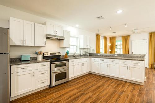 The Beachin' Bungalow - image 5