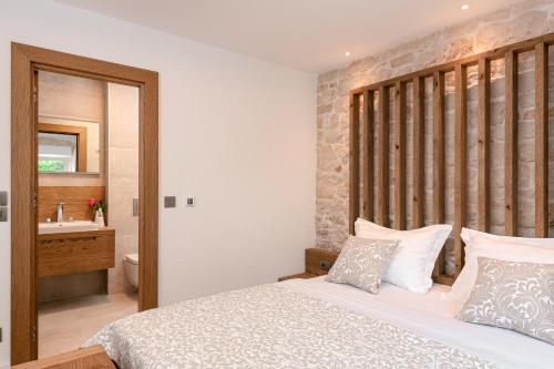 Economy Double Room image 2