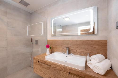 Standard Double Room image 4