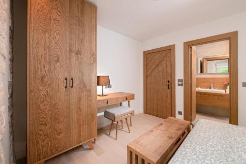 Economy Double Room image 5