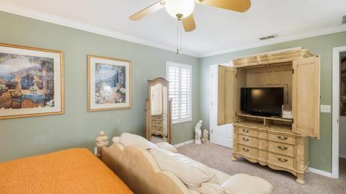 Mickeys Maingate Mansion - image 4