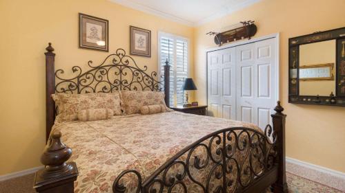 Mickeys Maingate Mansion - image 8