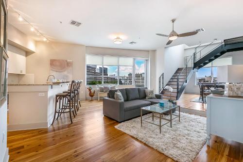 2 Bedroom Luxury condos in Downtown New Orleans - image 9