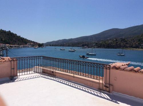  Waterfront Rooftop Apartments in Poros