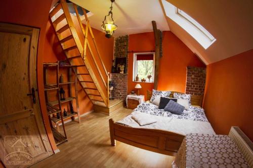 1 double bed, 4 futon beds