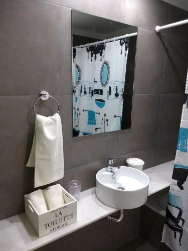Studio Apartment image 6
