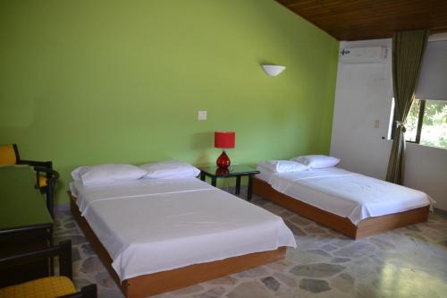 2 double beds