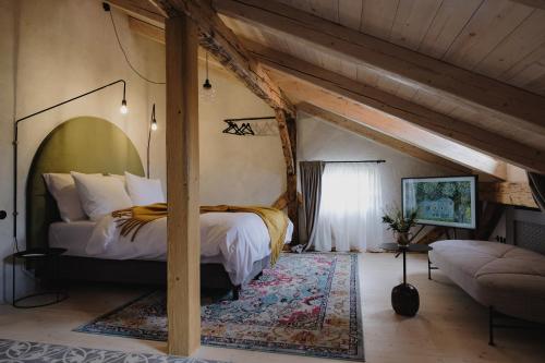 Deluxe Double Room image 10