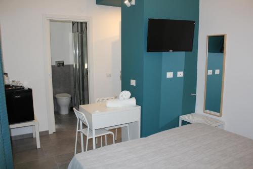 LA FINESTRA SUL PORTO - image 2