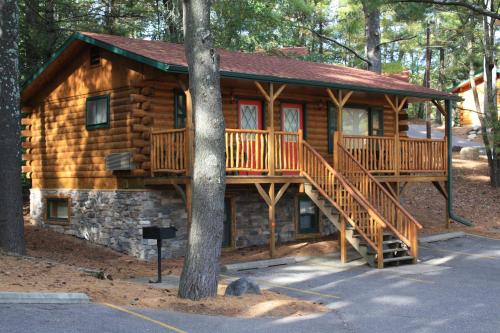 Log Cabins at Meadowbrook Resort