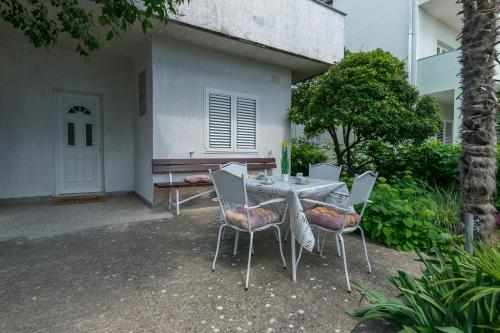 Apartments Miroslava - image 8