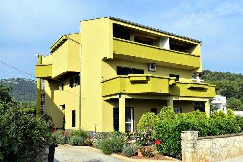  Apartments with a parking space Dobropoljana (Pasman) - 8312, Pension in Neviđane