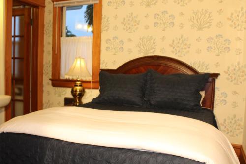 Pacific Grove Inn - image 38
