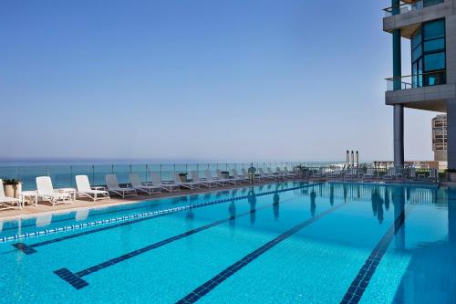 Swimming pool, Herbert Samuel Okeanos Suites Herzilya in Herzliya