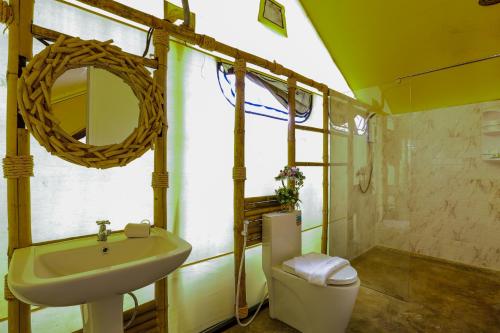 Bathroom, Mont Blanc Glamping Khao Yai near The Chocolate Factory