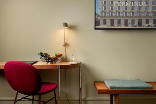 Standard Queen Room image 2