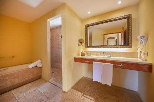 Pula Suites Boutique Resort - image 2