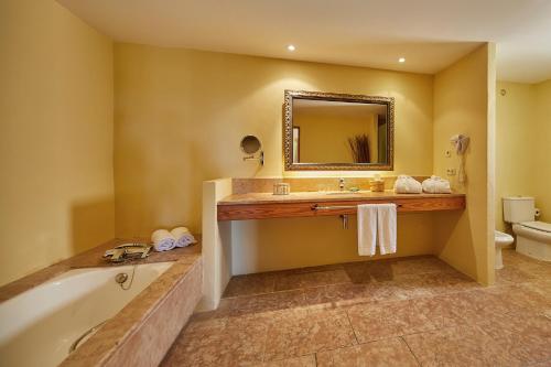 Pula Suites Boutique Resort - image 3