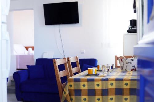  Angelika's traditional cycladic house in Istérnia